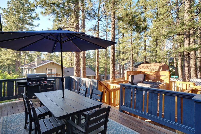 Five-Bedroom Mountain Escape in Big Bear - Big Bear City, California