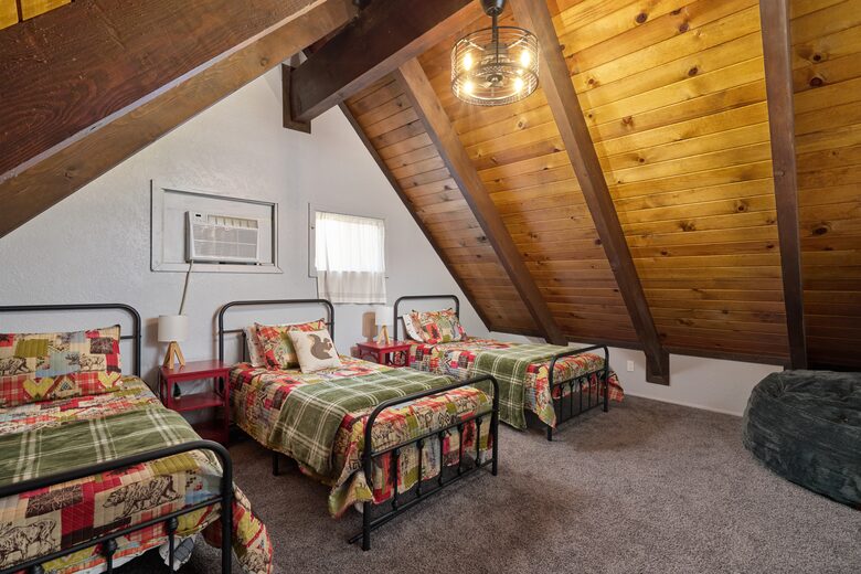 Five-Bedroom Mountain Escape in Big Bear - Big Bear City, California