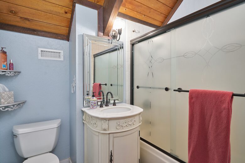 Five-Bedroom Mountain Escape in Big Bear - Big Bear City, California