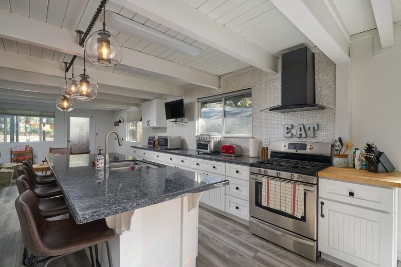 Five-Bedroom Mountain Escape in Big Bear - Big Bear City, California