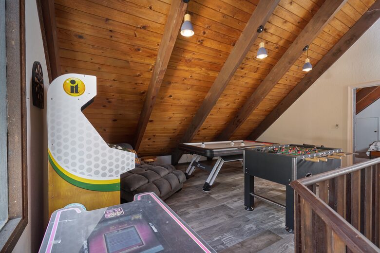 Five-Bedroom Mountain Escape in Big Bear - Big Bear City, California