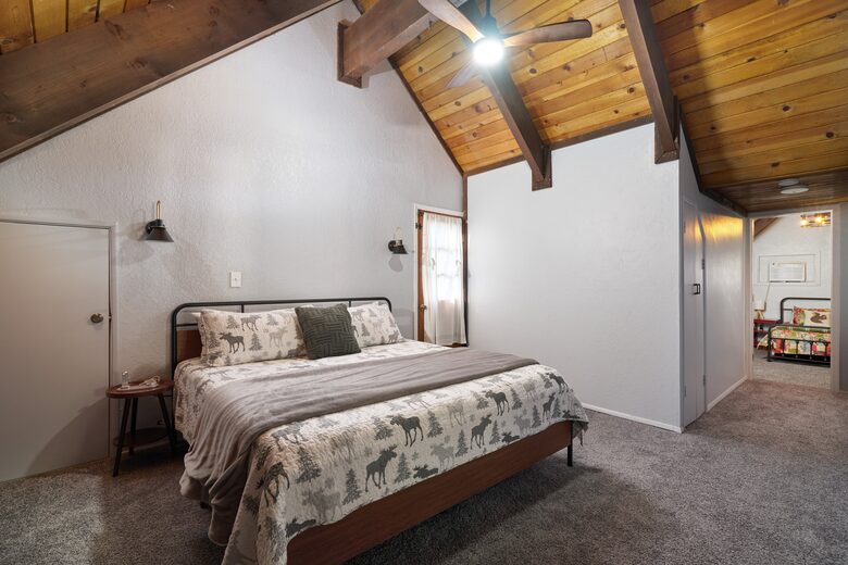 Five-Bedroom Mountain Escape in Big Bear - Big Bear City, California