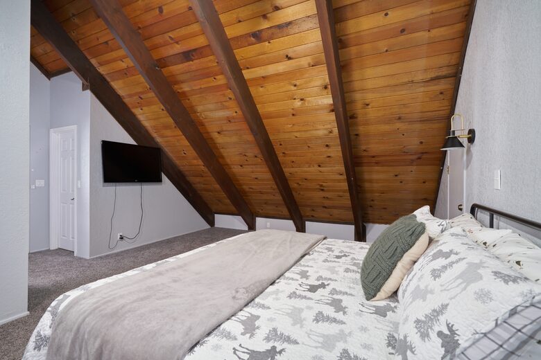 Five-Bedroom Mountain Escape in Big Bear - Big Bear City, California