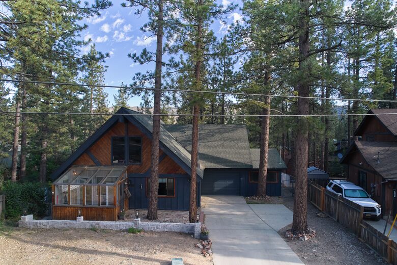 Five-Bedroom Mountain Escape in Big Bear - Big Bear City, California