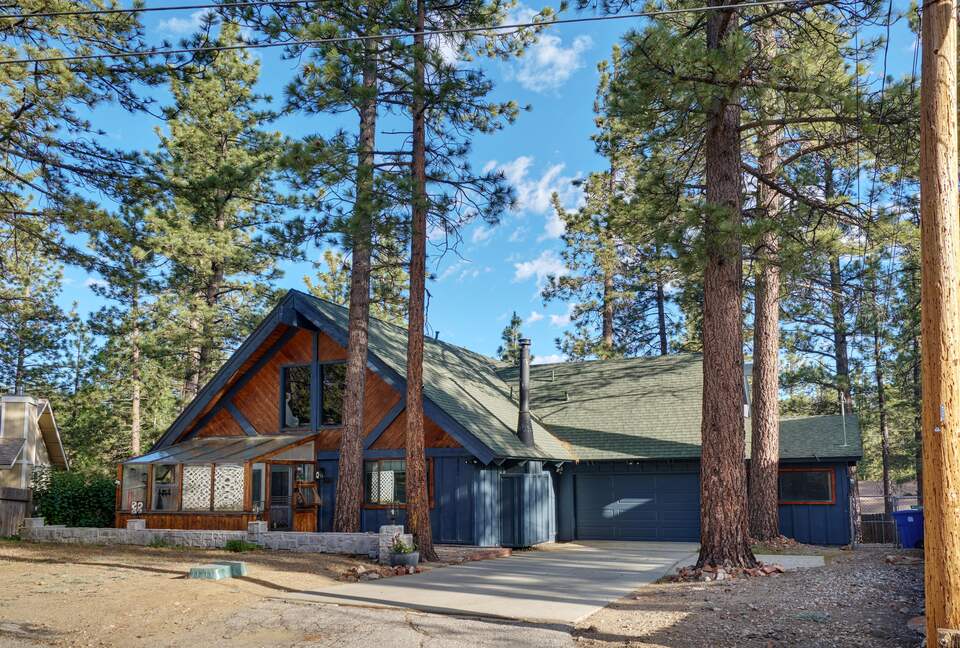 Five-Bedroom Mountain Escape in Big Bear - Big Bear City, California