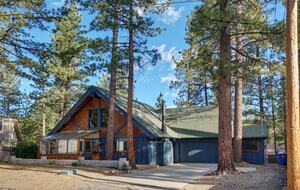 Five-Bedroom Mountain Escape in Big Bear - Big Bear City, California