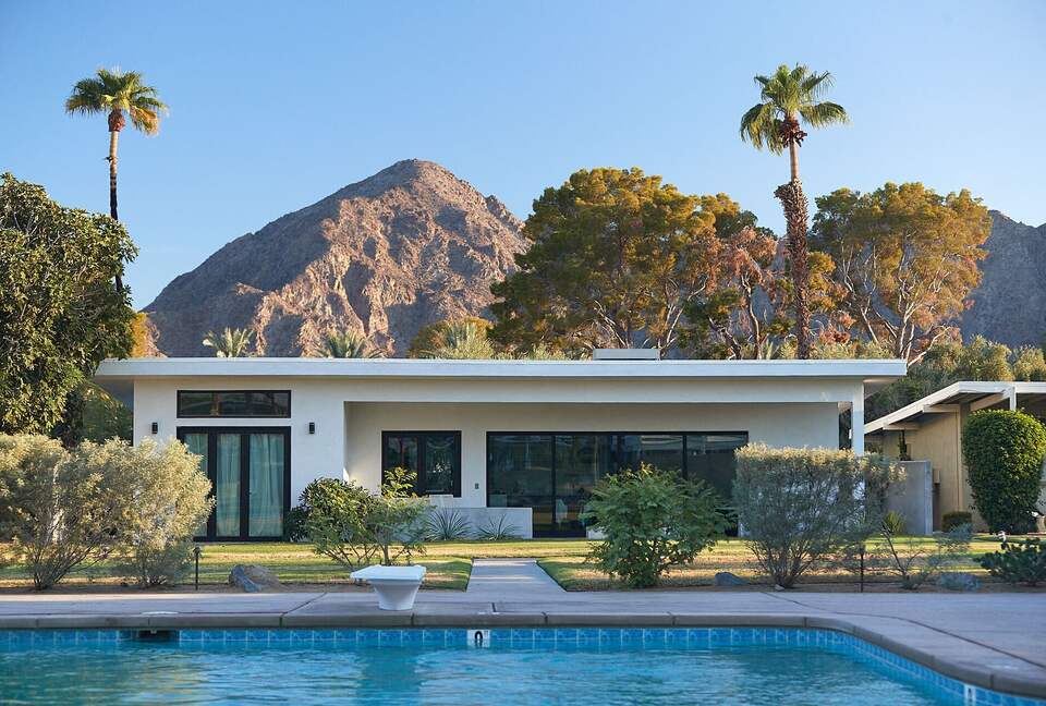 Indian Wells Mid-Century Modern Retreat with Shared Pool - Indian Wells, California