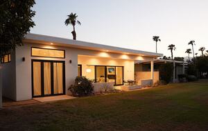 Indian Wells Mid-Century Modern Retreat with Shared Pool - Indian Wells, California