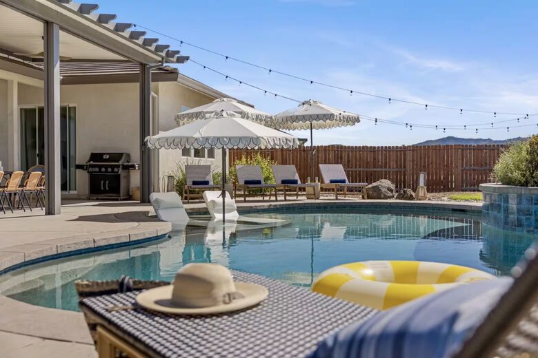 Redding Retreat with Mount Shasta Views, Pool and Sauna - Redding, California