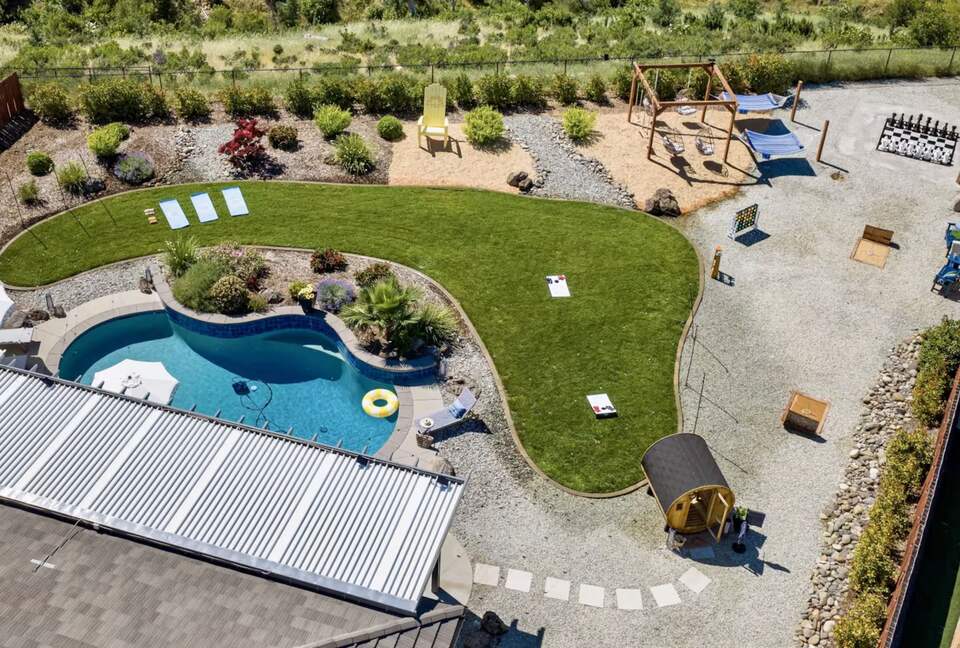 Redding Retreat with Mount Shasta Views, Pool and Sauna - Redding, California