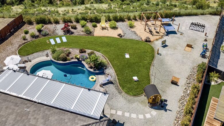 Redding Retreat with Mount Shasta Views, Pool and Sauna - Redding, California