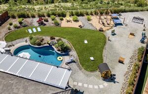 Redding Retreat with Mount Shasta Views, Pool and Sauna - Redding, California