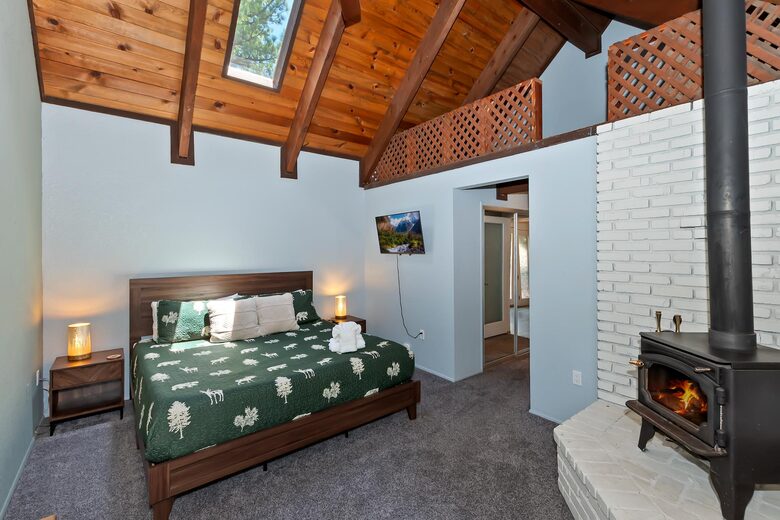 Five-Bedroom Mountain Escape in Big Bear - Big Bear City, California