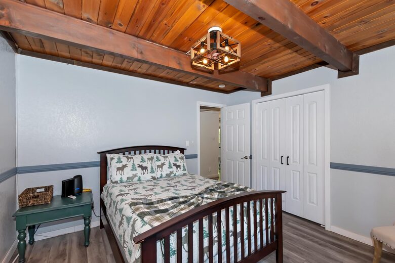 Five-Bedroom Mountain Escape in Big Bear - Big Bear City, California