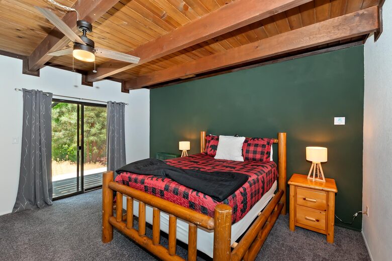 Five-Bedroom Mountain Escape in Big Bear - Big Bear City, California