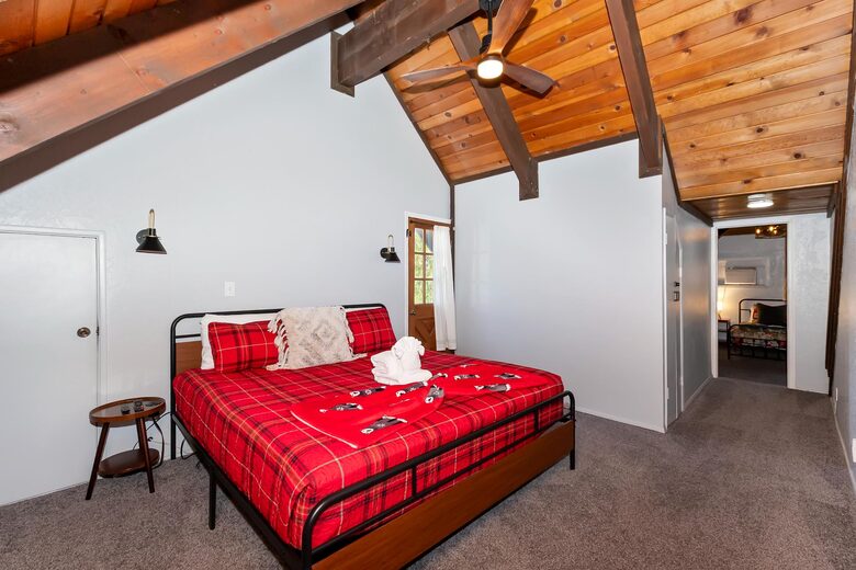 Five-Bedroom Mountain Escape in Big Bear - Big Bear City, California