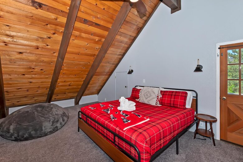 Five-Bedroom Mountain Escape in Big Bear - Big Bear City, California