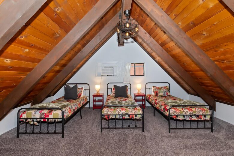Five-Bedroom Mountain Escape in Big Bear - Big Bear City, California