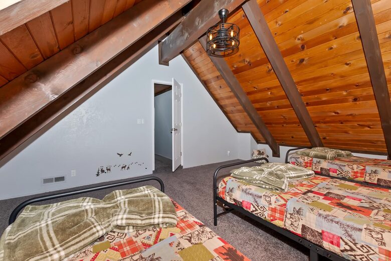 Five-Bedroom Mountain Escape in Big Bear - Big Bear City, California
