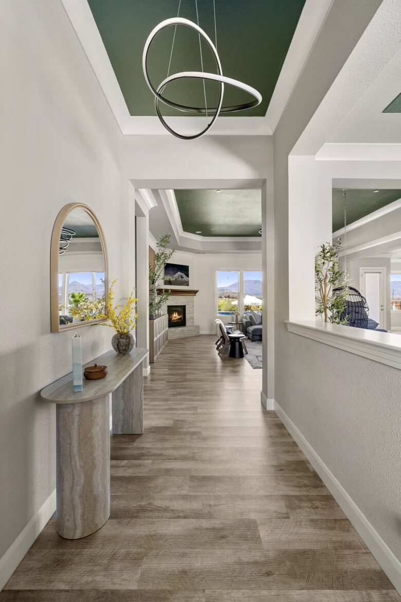 Redding Retreat with Mount Shasta Views, Pool and Sauna - Redding, California