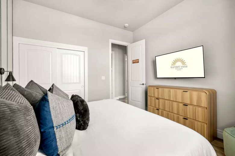 Redding Retreat with Mount Shasta Views, Pool and Sauna - Redding, California