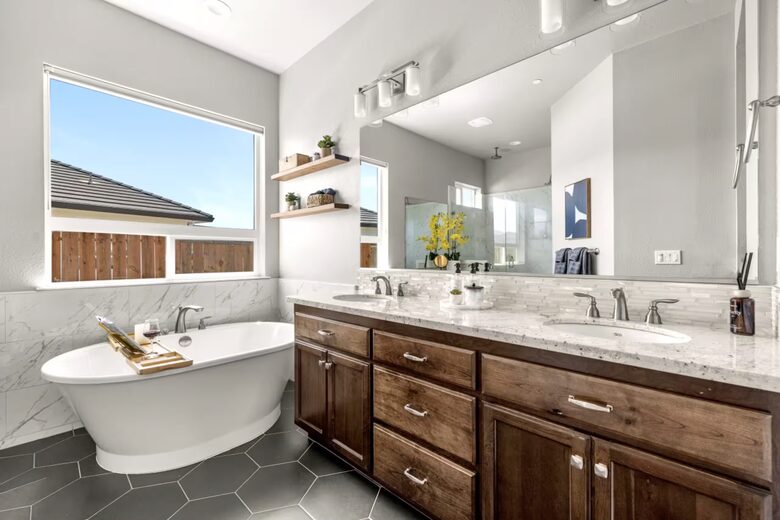 Redding Retreat with Mount Shasta Views, Pool and Sauna - Redding, California