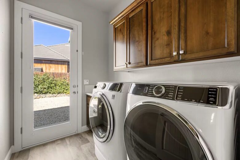Redding Retreat with Mount Shasta Views, Pool and Sauna - Redding, California
