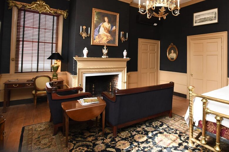 Historic Petersburg Residence with Five Suites and Gardens - Petersburg, Virginia