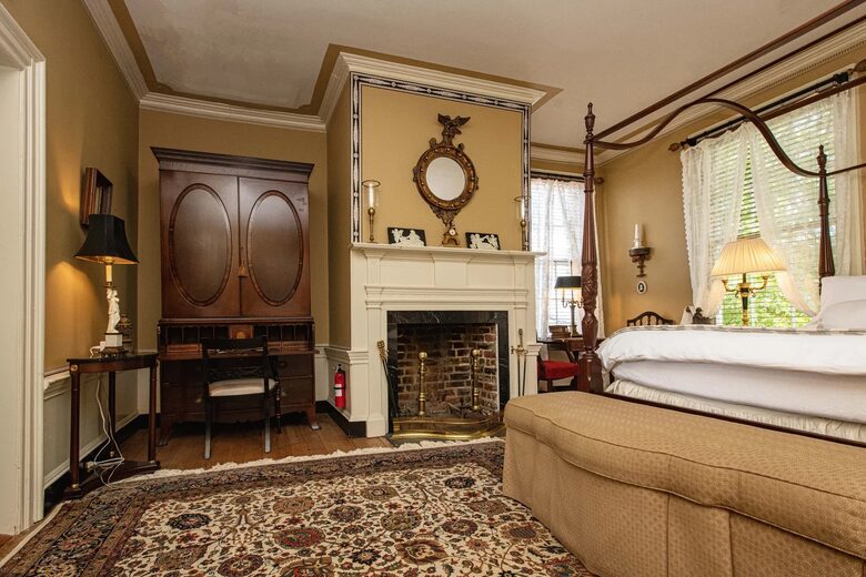 Historic Petersburg Residence with Five Suites and Gardens - Petersburg, Virginia