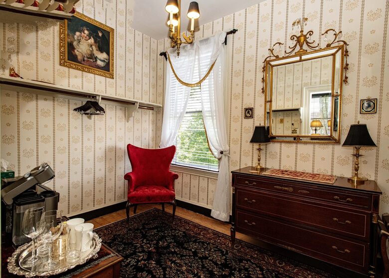 Historic Petersburg Residence with Five Suites and Gardens - Petersburg, Virginia