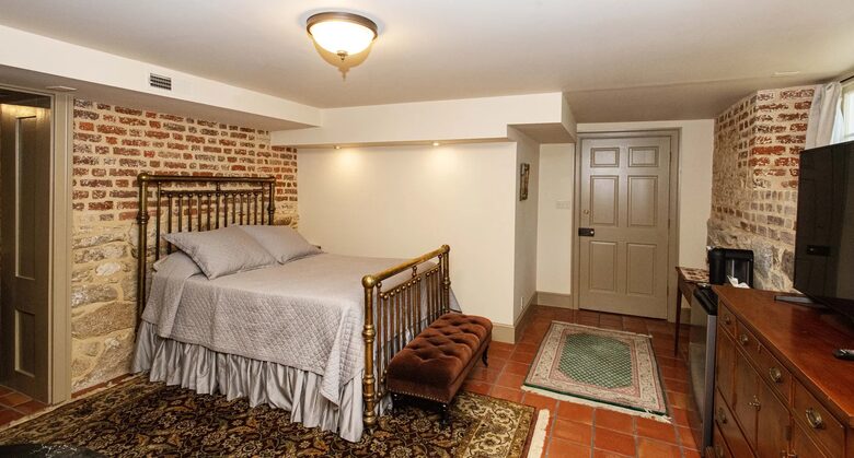 Historic Petersburg Residence with Five Suites and Gardens - Petersburg, Virginia