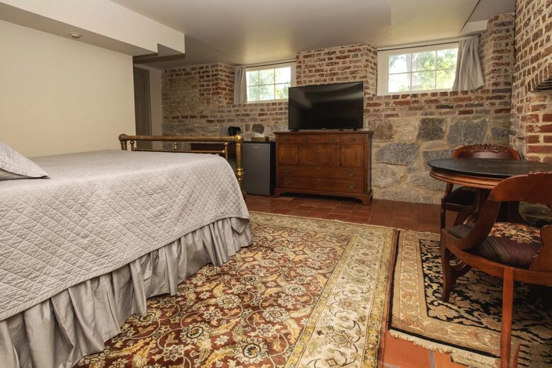 Historic Petersburg Residence with Five Suites and Gardens - Petersburg, Virginia