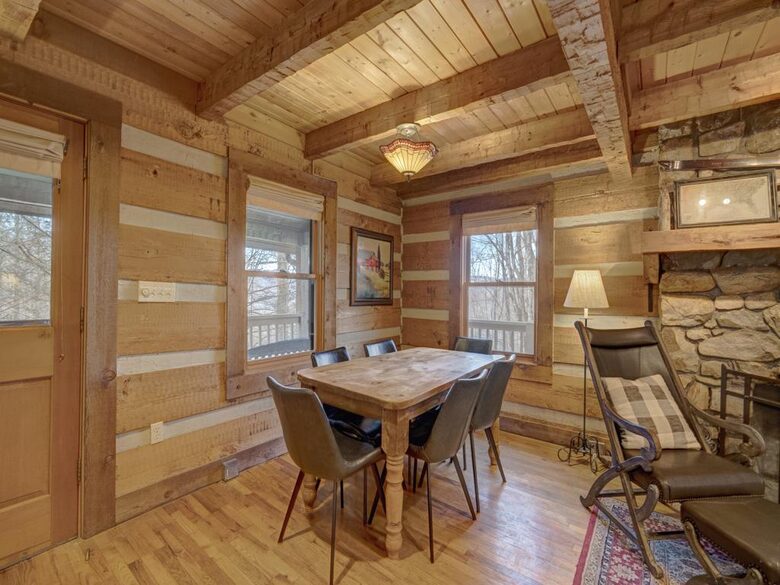 Cozy Log Cabin in the North Carolina Mountains - Zionville, North Carolina