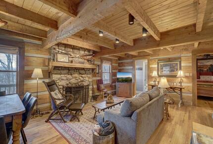 Cozy Log Cabin in the North Carolina Mountains - Zionville, North Carolina