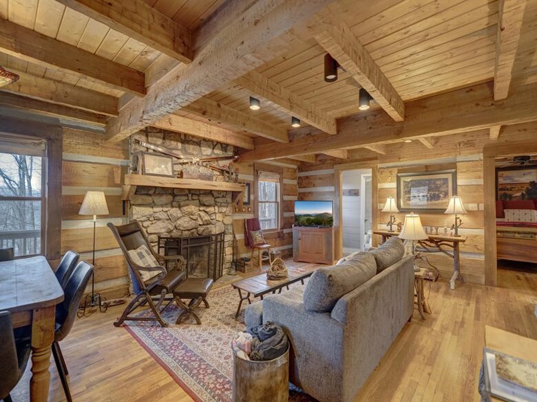 Cozy Log Cabin in the North Carolina Mountains - Zionville, North Carolina