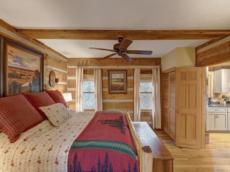 Cozy Log Cabin in the North Carolina Mountains - Zionville, North Carolina
