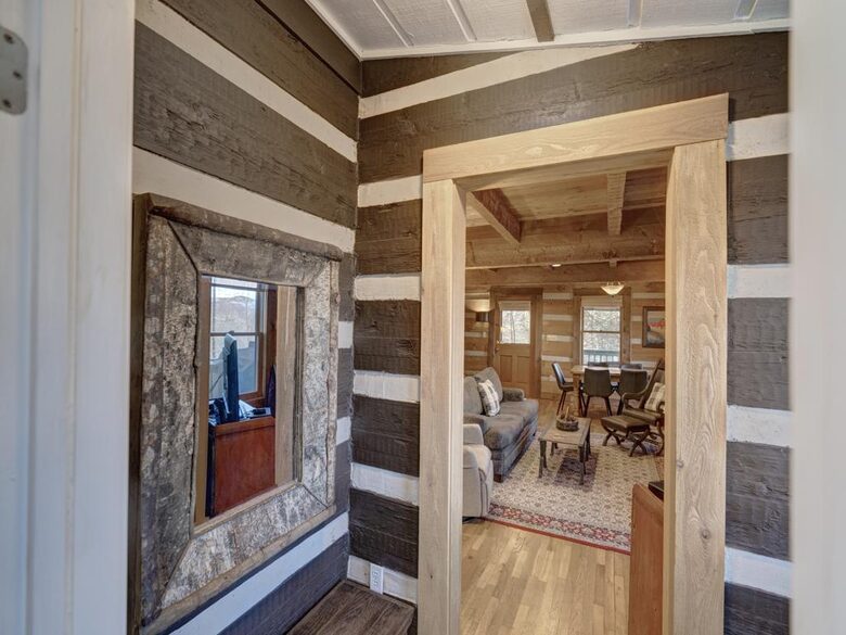 Cozy Log Cabin in the North Carolina Mountains - Zionville, North Carolina