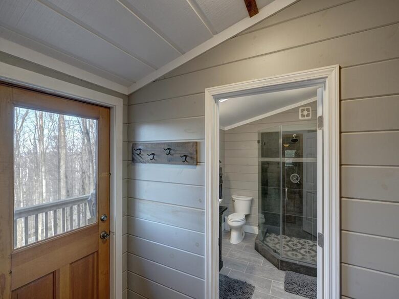 Cozy Log Cabin in the North Carolina Mountains - Zionville, North Carolina