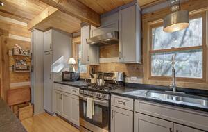 Cozy Log Cabin in the North Carolina Mountains - Zionville, North Carolina