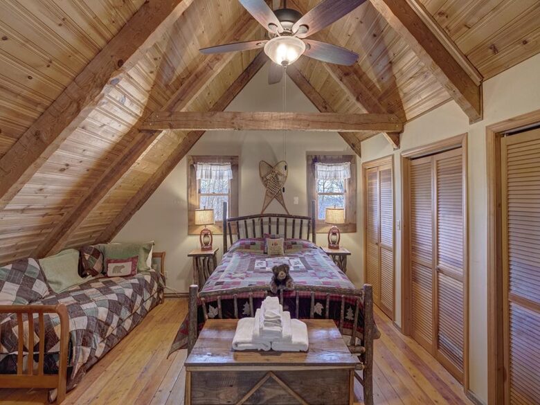 Cozy Log Cabin in the North Carolina Mountains - Zionville, North Carolina