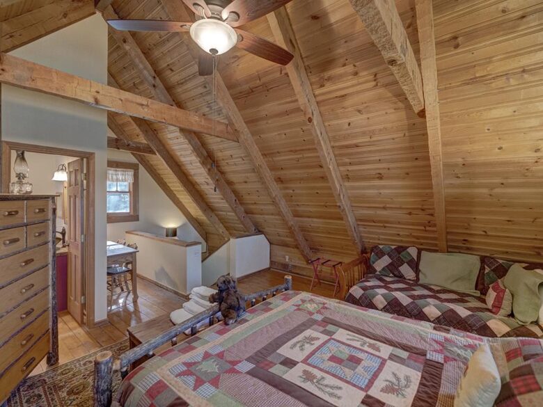 Cozy Log Cabin in the North Carolina Mountains - Zionville, North Carolina