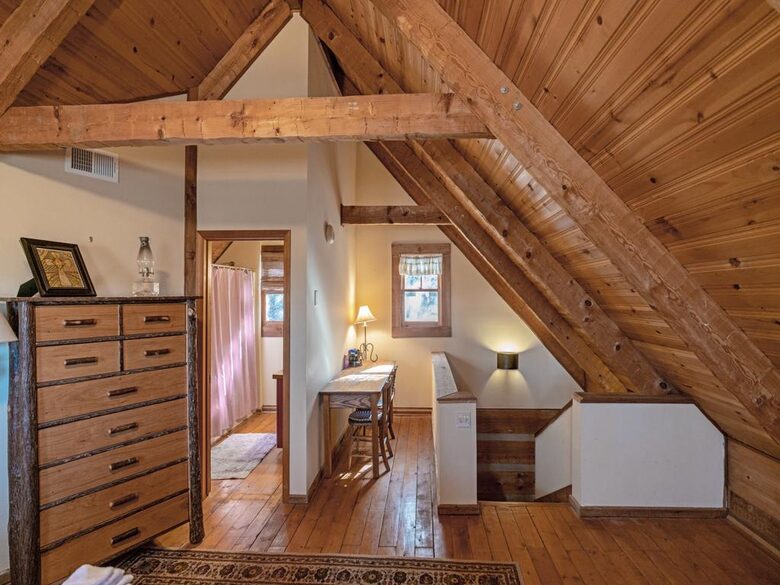Cozy Log Cabin in the North Carolina Mountains - Zionville, North Carolina