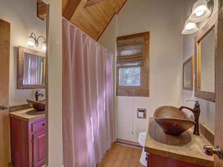 Cozy Log Cabin in the North Carolina Mountains - Zionville, North Carolina