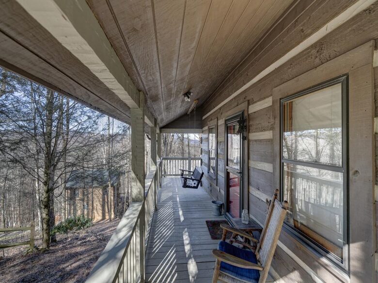 Cozy Log Cabin in the North Carolina Mountains - Zionville, North Carolina