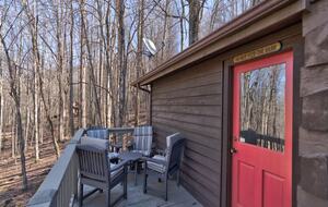 Cozy Log Cabin in the North Carolina Mountains - Zionville, North Carolina