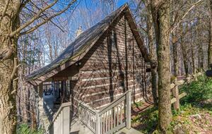 Cozy Log Cabin in the North Carolina Mountains - Zionville, North Carolina