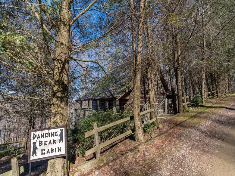 Cozy Log Cabin in the North Carolina Mountains - Zionville, North Carolina