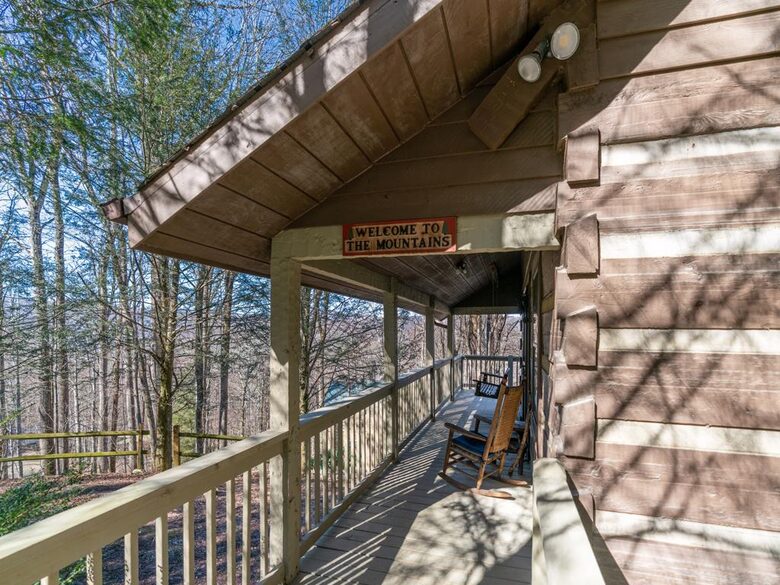 Cozy Log Cabin in the North Carolina Mountains - Zionville, North Carolina