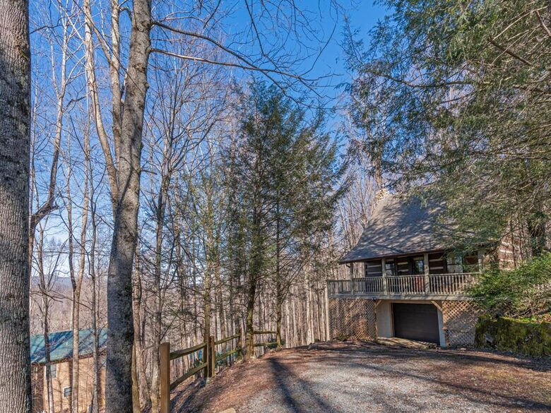 Cozy Log Cabin in the North Carolina Mountains - Zionville, North Carolina