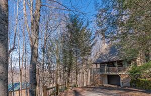 Cozy Log Cabin in the North Carolina Mountains - Zionville, North Carolina